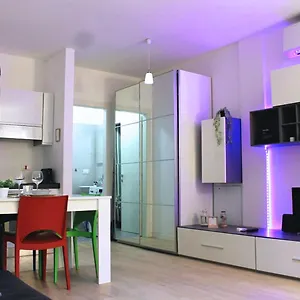 https://yr-apartments-navigli.italymilanhotels.net